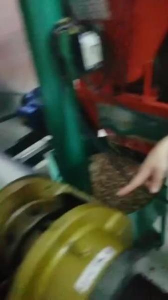 Buy cheap Palm Screw Oil Seed Press Machine Carbon Steel Material 10-20 Tons Per 24hours from wholesalers