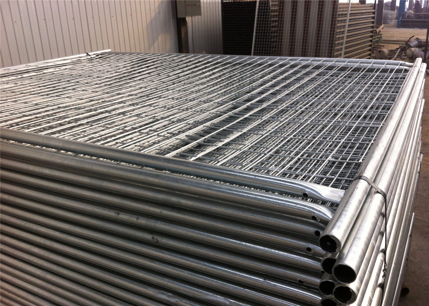 Q235 Steel Materials 10x10 Chain Link Fence Panels / Temporary Metal Fencing