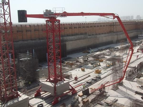 Stable Operation Walking Concrete Placing Boom 36m Boom Radius Minimized Impact