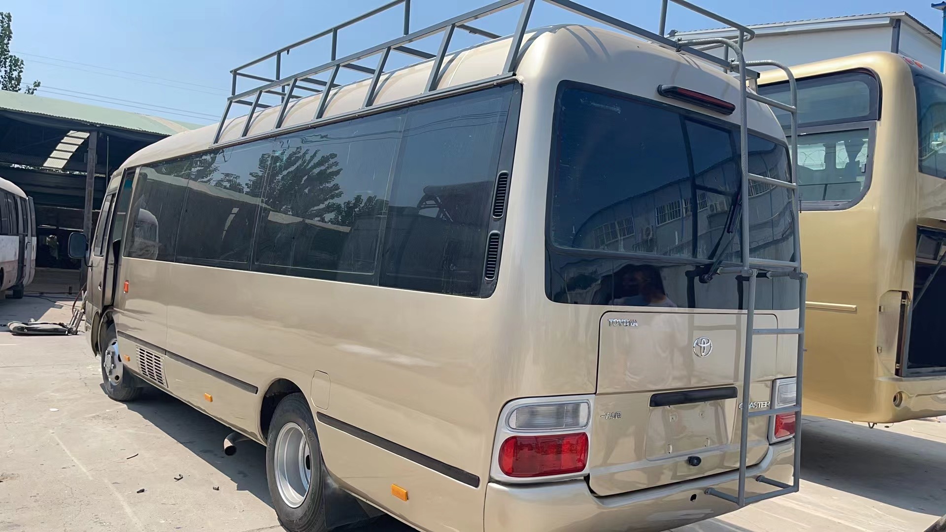 Affordable 30-Seat Diesel Bus Luxury Coaster Bus with 18000kg G.V.W