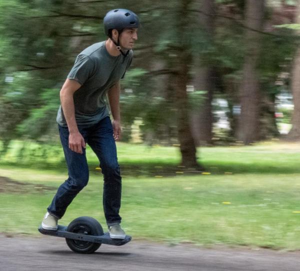 Buy cheap 7Ah 1000W Powered Single Wheel Skateboard With Sparkle Lights from wholesalers