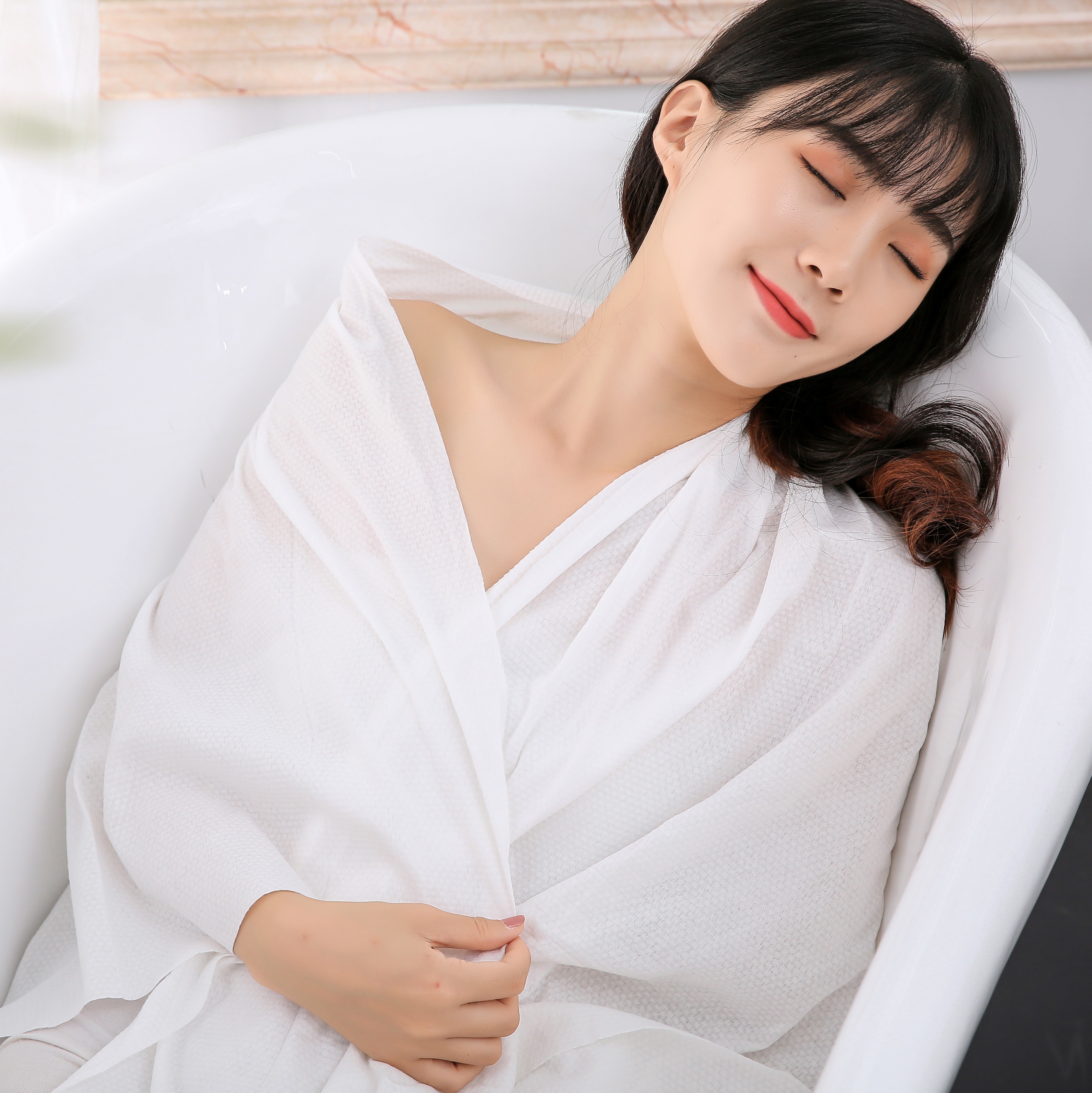 Hotel 70*140cm 75gsm Disposable Bathroom Hand Towels