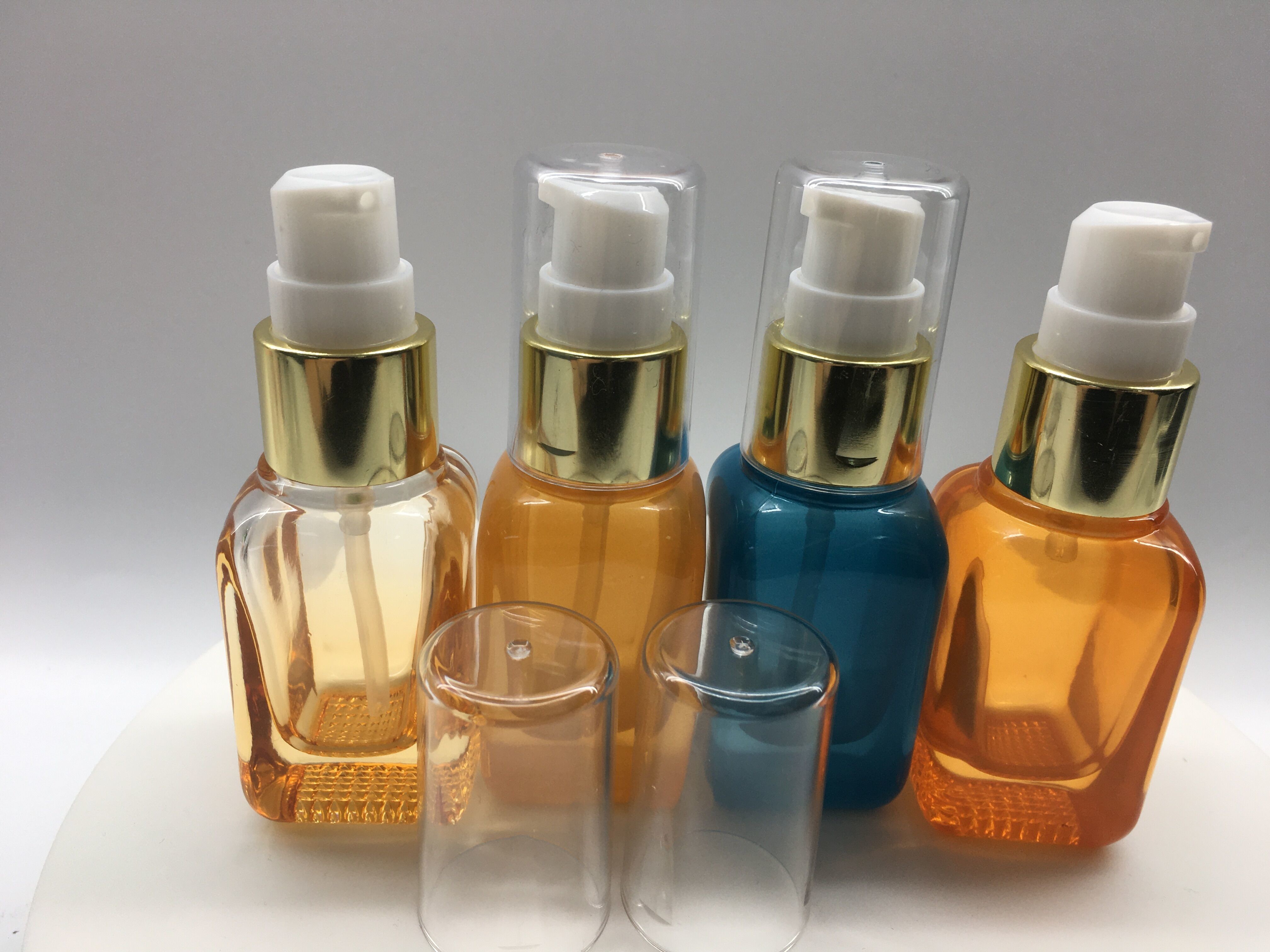 Luxury Glass Lotion Bottles High End Color Lacquering With Pump Cap