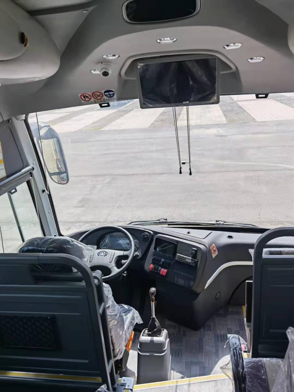 65 1 1 Seat Capacity Diesel Engine Tourist Coach Bus for Africa Design and 600L Fuel Tank