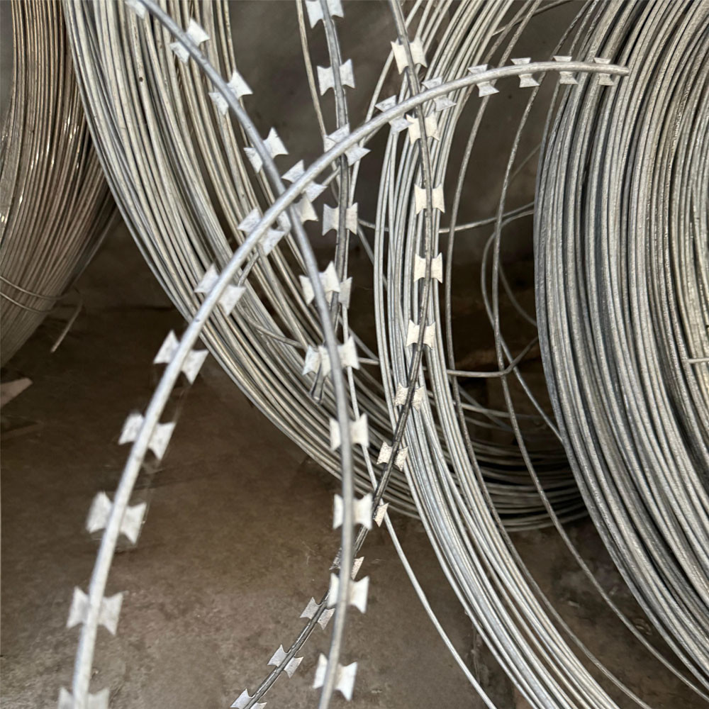 cross razor wire bto-22