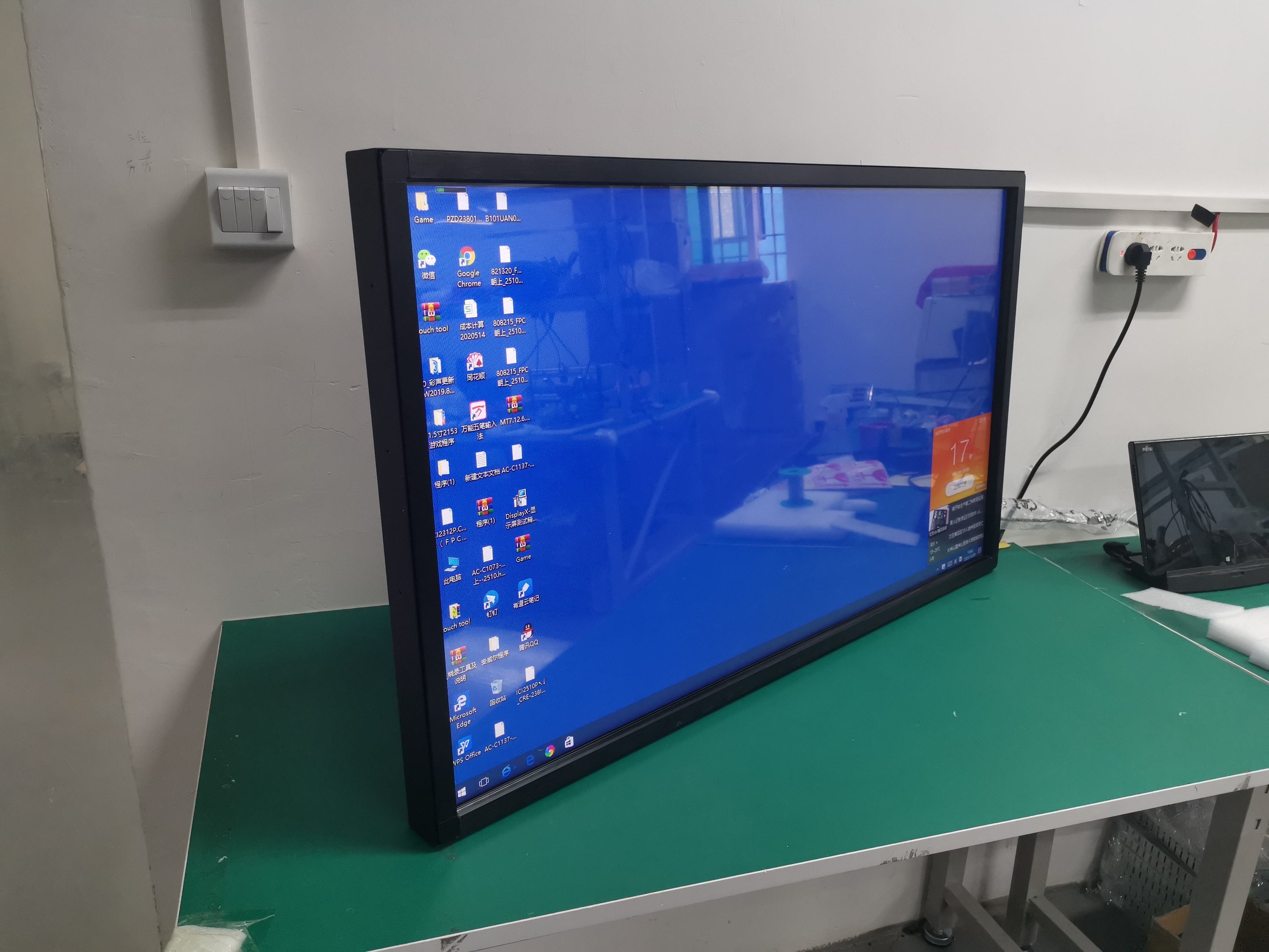 55inch Ultra Responsive 5ms Infrared Game Machine Monitor Touchscreen With Flawless 10 Point Precision