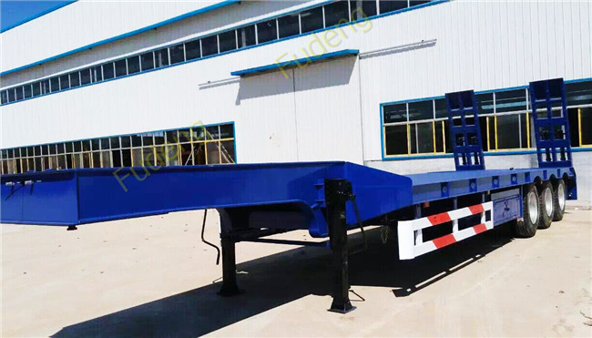 Carbon Steel 60t Semi Low Bed Trailer And Truck With Tractor Horse
