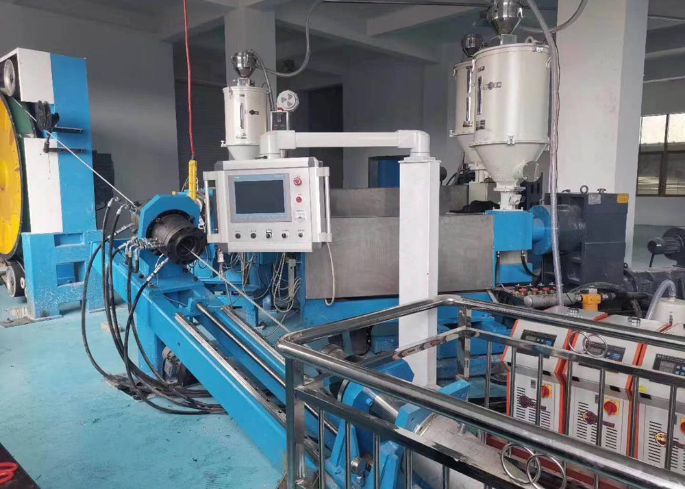 XLPE 35-132 Kv 3 Layer Extruder Extrusion CCV Line