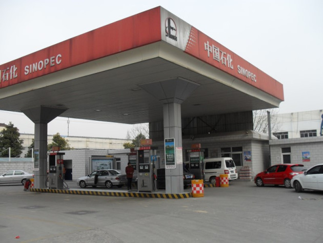 S235JR Gasoline Gas Station Canopy Construction 300m Customized