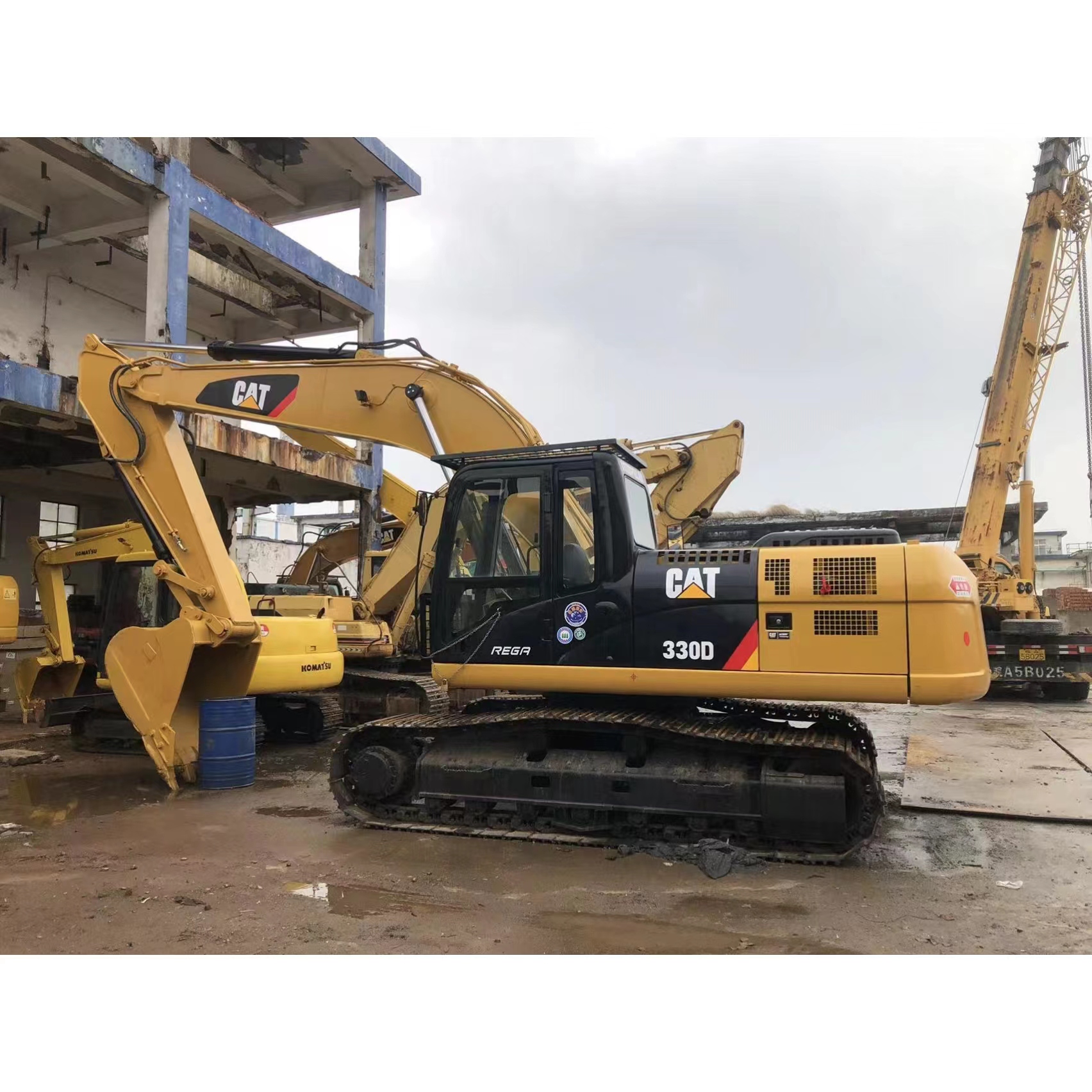 CAT330 Used Excavator from Japan with 30 Ton Capacity and 10.06m Transport Length