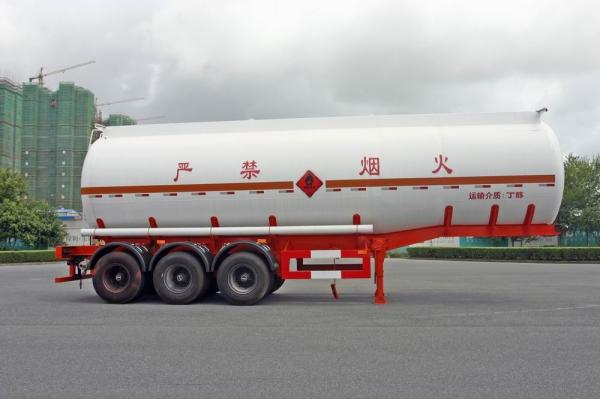 Buy cheap 2 Axles Oil Tank Trailer 28600L , Fuel Tanker Semi Trailer 28.6CBM 10000×2490×3350 from wholesalers