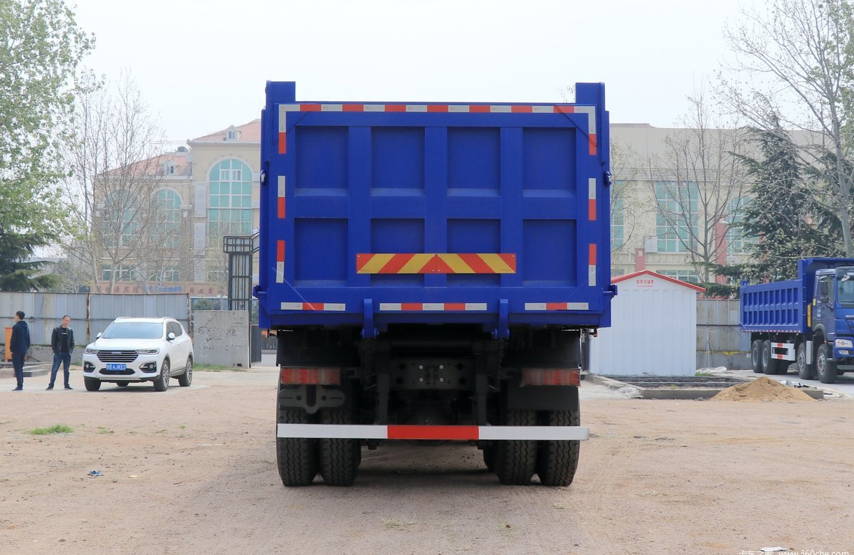 30 Ton Tipper Truck 8x4 Used Dump Truck SINOTRUCK Gear Box Diesel Fuel Efficiency