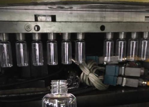 PMMA 8 Cav Glass Bottle Filling Line ISBM Machine 100ml Pet Stretch Blow Molding