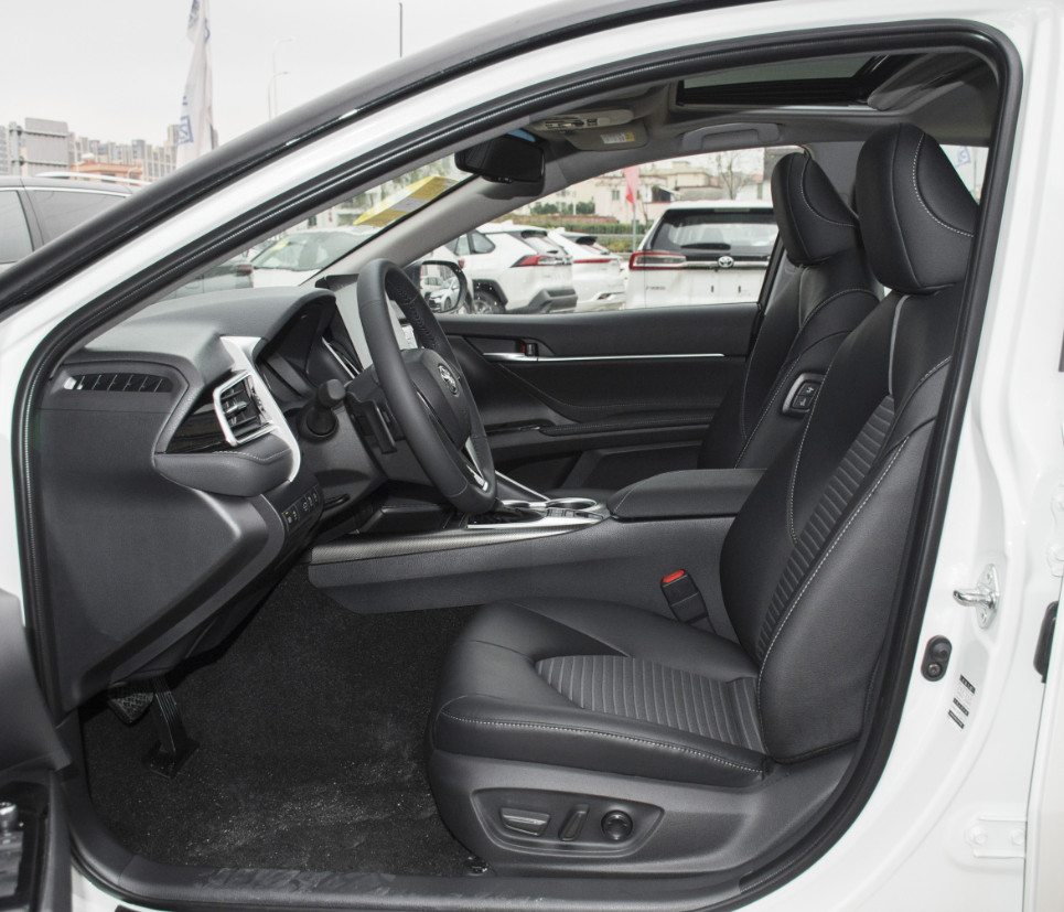 Excellent Toyota Camry 2023 2.5G/S/Q Medium Car 4 Doors 5 Seats Sedan Gasoline Hybrid China Professional Vehicle Exporte