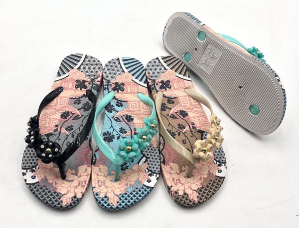 Buy cheap 2020 New High quality cheap custom beach flip flops for women from wholesalers