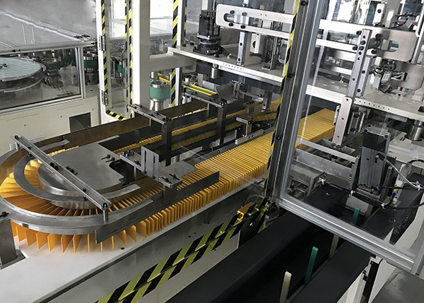 Professinal Automatic Stacking Machine For Sanitary Napkin Pads / Newborn Daiper