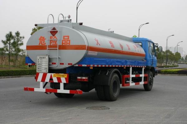 Buy cheap Fuel Oil Tank Truck 12600L , Dongfeng Chassis Transport Fuel Tanker Truck 4x2 from wholesalers