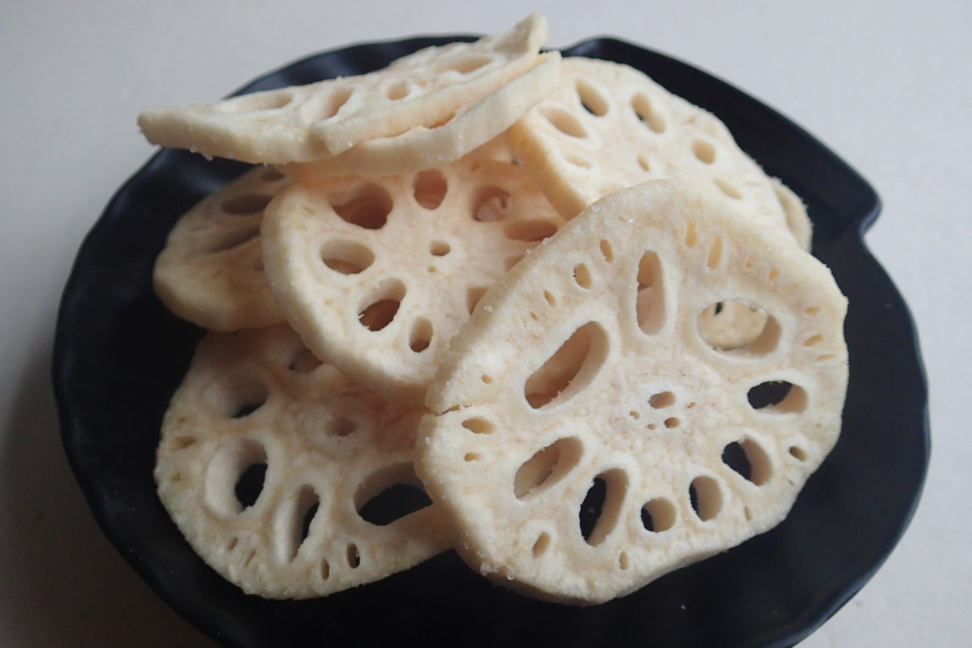 Wholesale Dried Vegetables Snacks Vacuum Fried Snacks Dried Lotus Root Chips