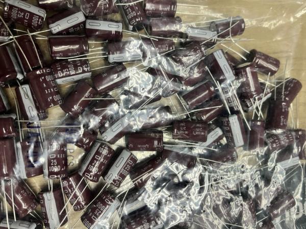 EKZE250ELL102MK20S Aluminum Electrolytic Capacitors - Radial Leaded 25volts
