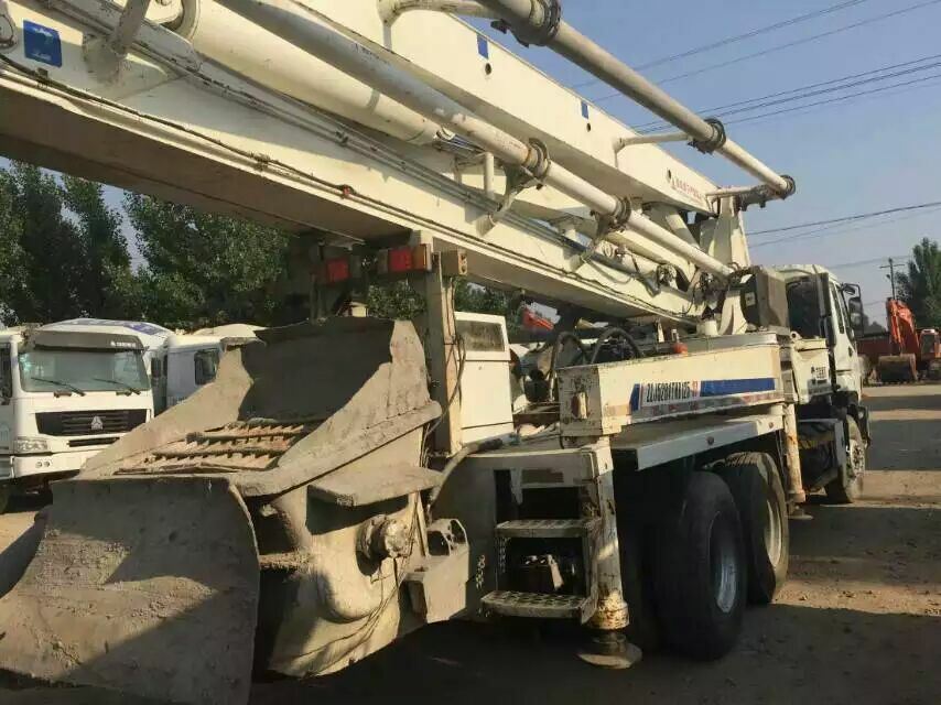 2014 Zoomlion 37m Heavy Machinery Concrete Boom Pump on Sale