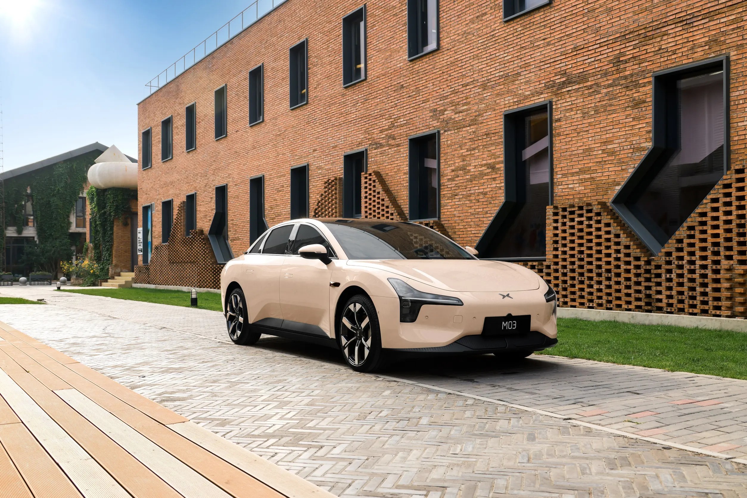 Xiaopeng Electric Car M03 The Ideal Choice with Spacious Interior and Infotainment System