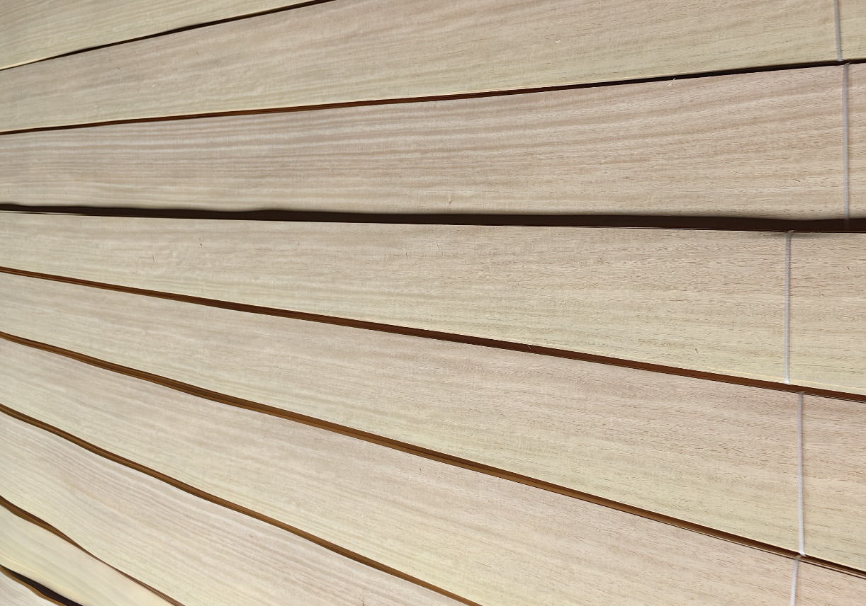 Rubber Wood Veneer Width 9cm-35cm For Wall Decoration / Doors And Windows