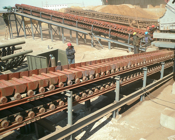 60-120 T/H Apron Feeder Machine Low Noise For Coal / Chemical Industry