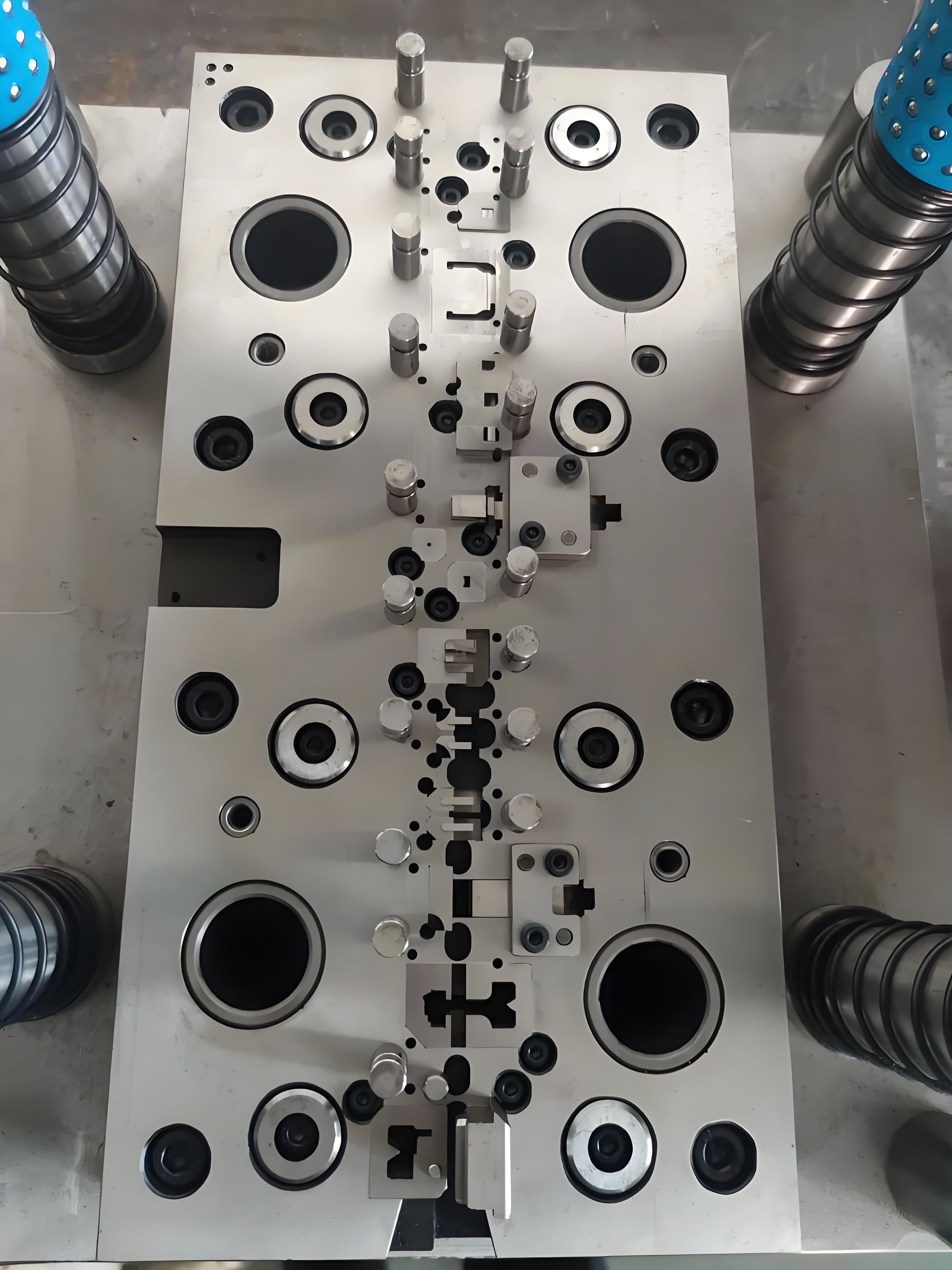 Custom Mold Cavity Aluminum Alloy Injection Mold High Precision For Auto Parts