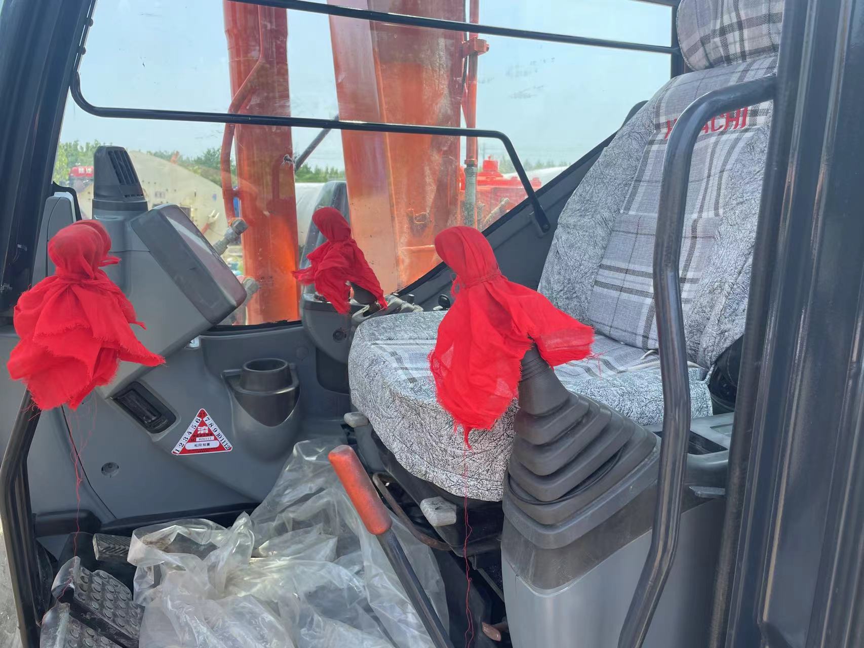 Lowest price used excavator 90% new made in Japan HITACHI ZX70 excavator hitachi70 used excavator