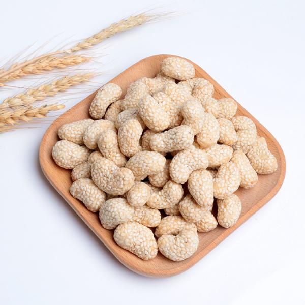 Quality High Nutrition Coated Cashew Nuts Healthy Snack With Sesame Flavor Healthy Toasted Crispy Snacks for sale