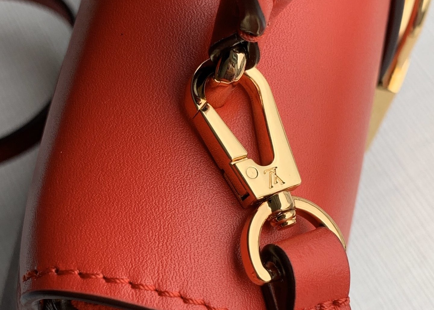 Women'S Black Handhold Luxury Bucket Bag With Lock Catch