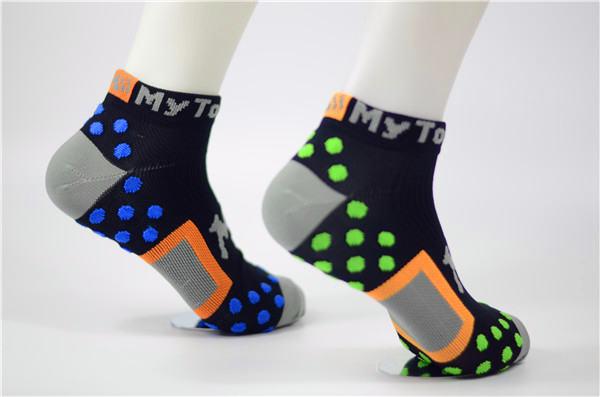 Buy cheap Quick Dry Non Skid Socks For Elderly , Colorful Skid Resistant Socks With Polyester from wholesalers