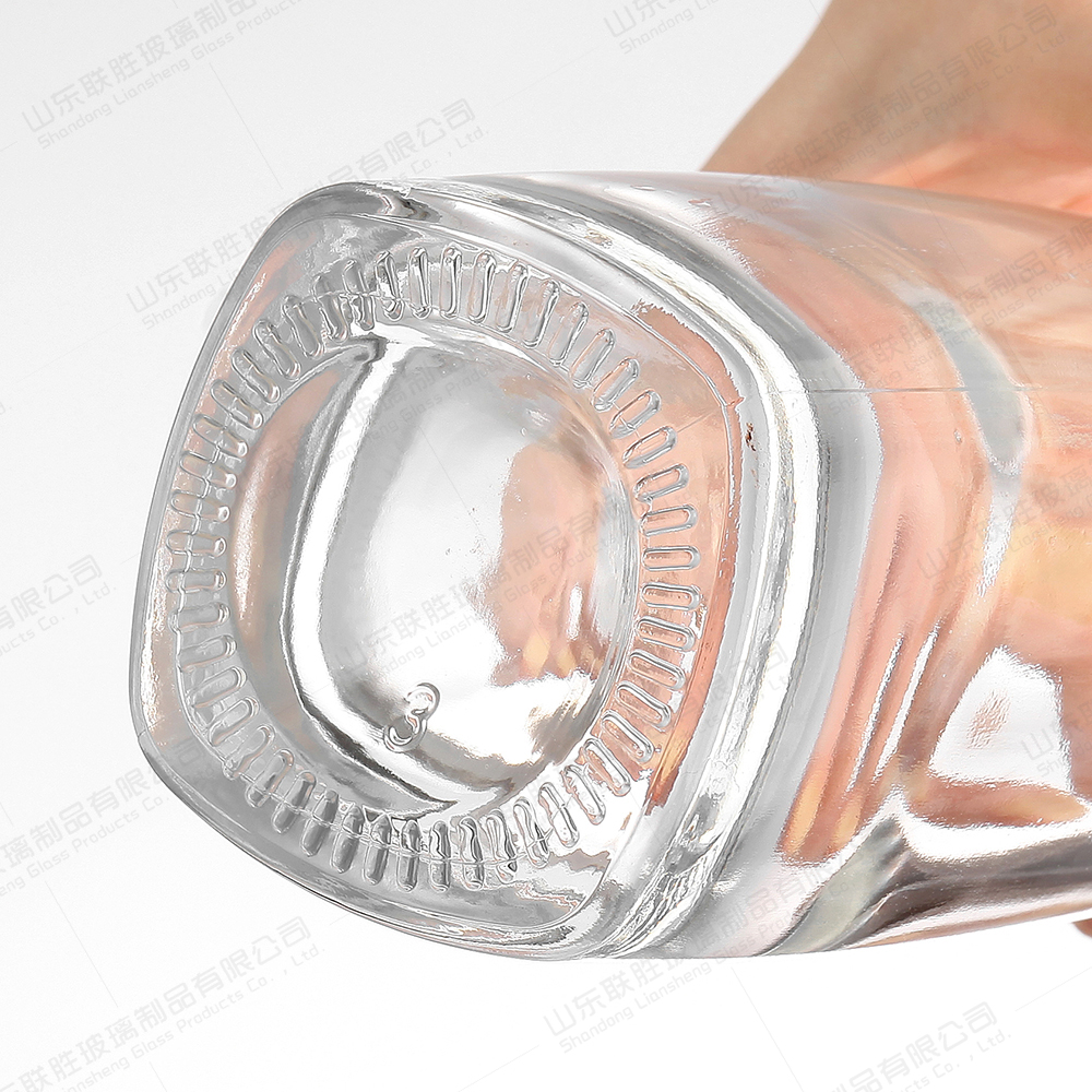 700ML Clear Glass Bottle with Different Color OEM/ODM Acceptable Collar Material Glass