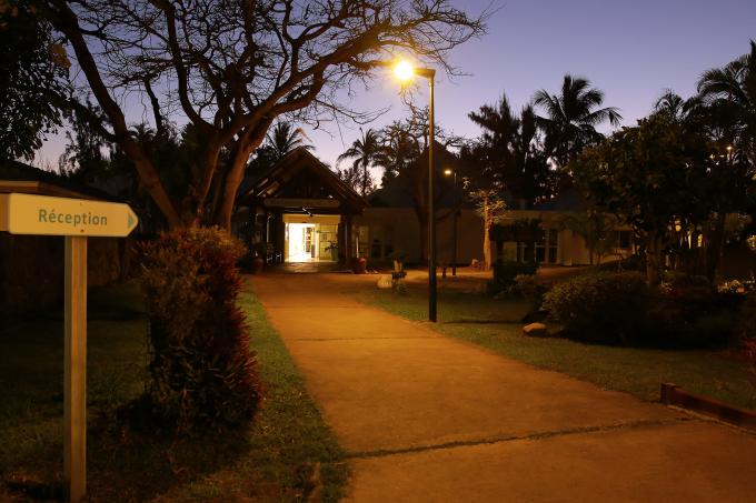 5000k Outdoor Led MPPT Controller Solar LED Street Light With Motion Sensor , Gray & Black Housing 1