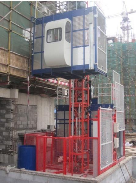 Painted Twin Cage Red Construction Material Hoists for Building SC200 / 200