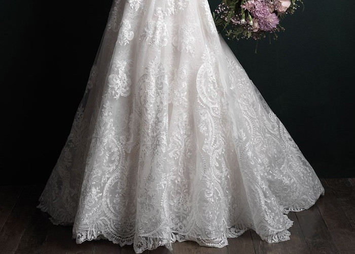 Backless Lace Mermaid Bridal Gowns Off White Sleeveless Heavy Beaded
