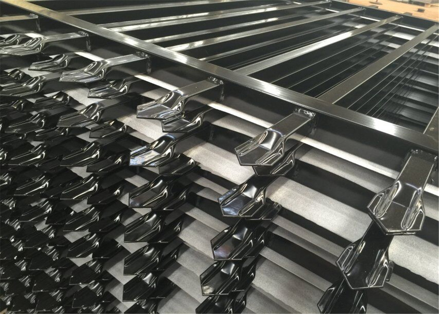 garrison Fence Steel Tubular 2100mm x 2400mm spear 25mm x 25mm