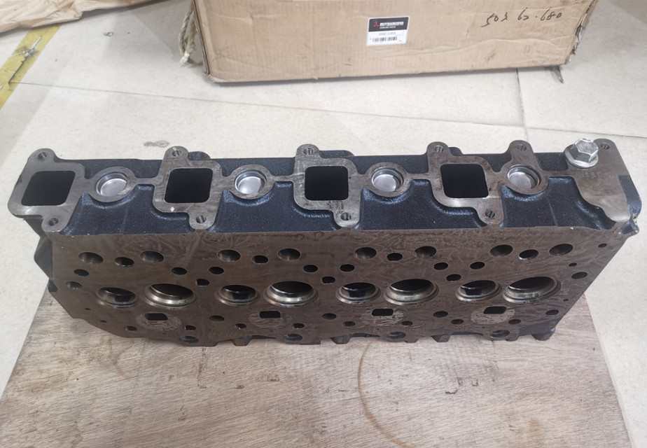 Forklift Accessories Cylinder Head For S4S 32A01-21020 32A02-11020 32A01-01020 32A01-01021