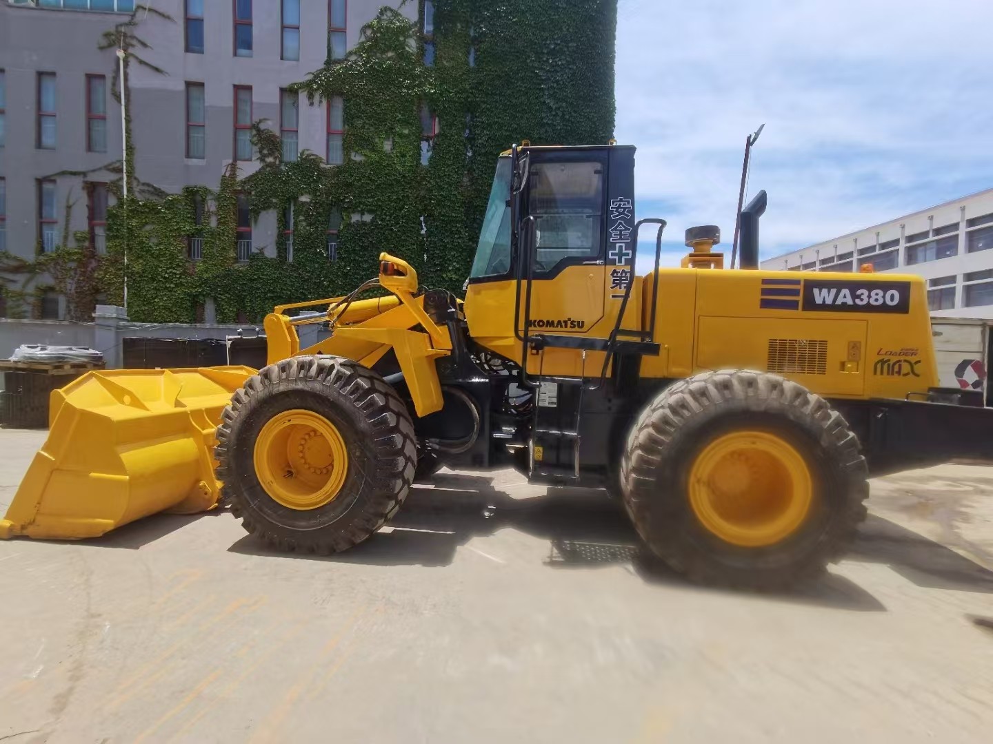 Used Original Komatsu 380wa Loader In Good Condition For A Fair Price