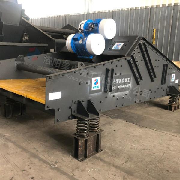 150 Tph Vibratory Screen Separator , Sand Vibrating Screen Excellent Wear