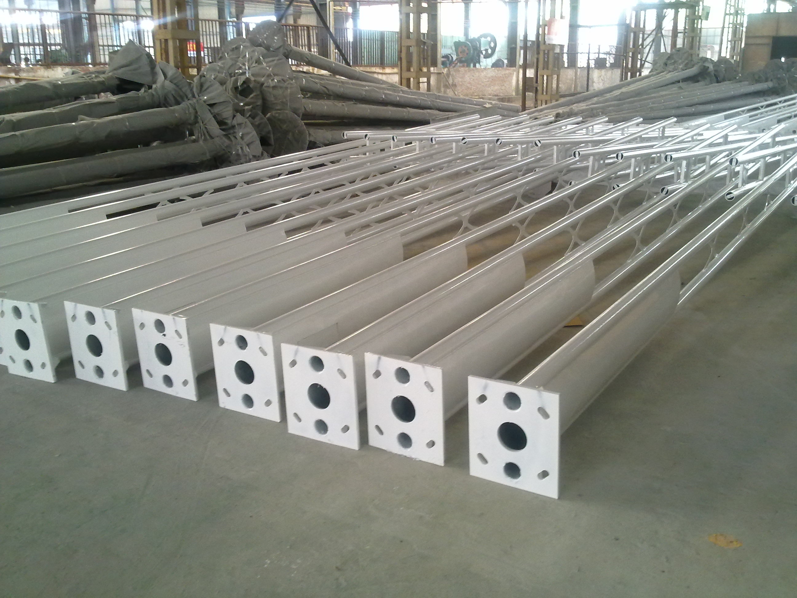Outdoor Tenon Light Pole Bracket with Single-side Bracket Structure in Custom Color