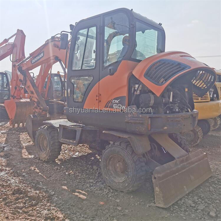 Energy Saving Second Hand DOOSAN DX60W Excavator With Original Paint