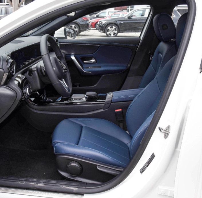 Mercedes-Benz A 200 L sport sedan donggan version 4 Door 5 seats 3 space car
