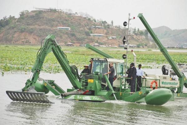 Buy cheap 3000m2/H 0.8m Amphibious Dredger Swamp Buggy Excavator from wholesalers