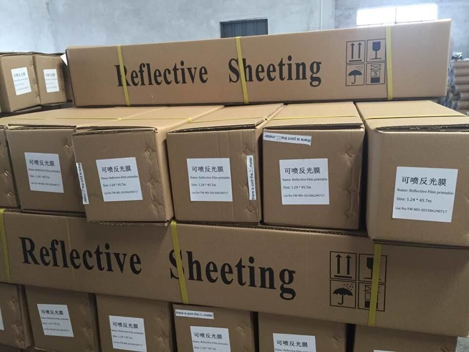 Advertisement Grade PET Reflective Vinyl Sheeting 1 Year Durability UV Resistant For Road Sign