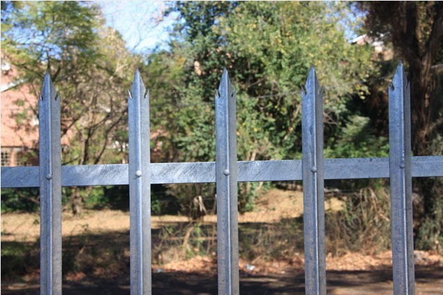 W Section Industrial 4ft Height Steel Palisade Fencing Anti Corrosion