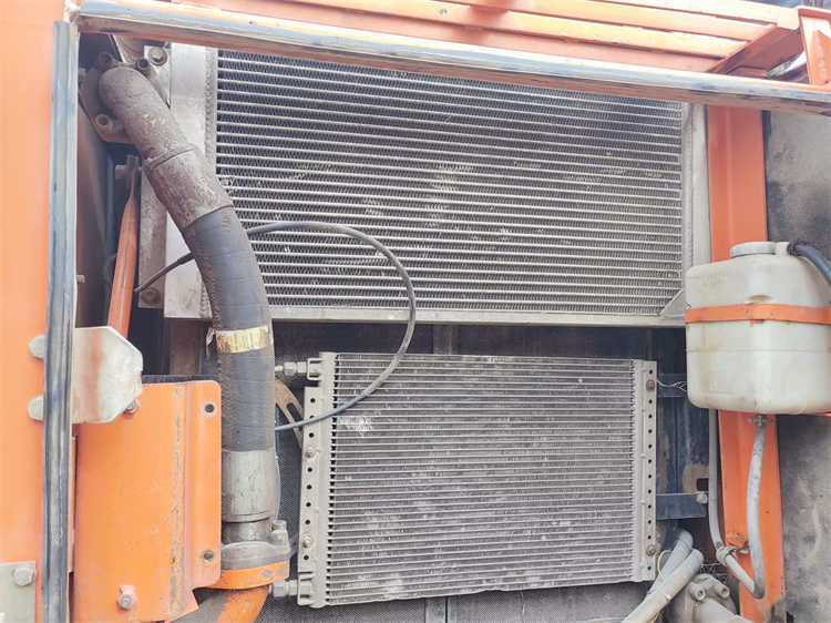 22 Ton Crawler Chain Doosan DH225 Excavator with Original Hydraulic Valve in Shanghai