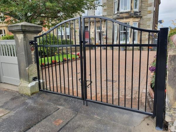 Buy cheap Home Garden Powder Coated Top Spear Metal Tubular Black Wrought Iron Fence from wholesalers
