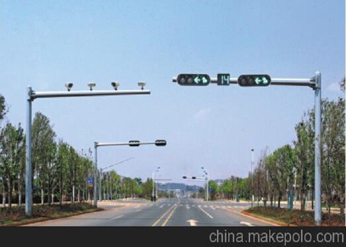 Cast Aluminum Street Light Pole 5-15m 132KV Traffic Control Signs Customized Color