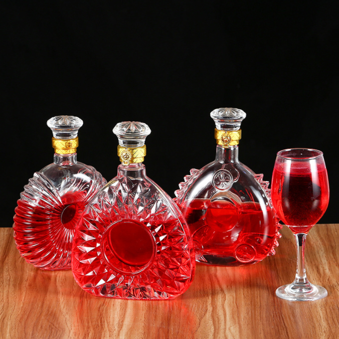 Luxury Clear 700ml Whisky Glass Bottle with Cap Unique Shaped XO Wine Glass Bottle